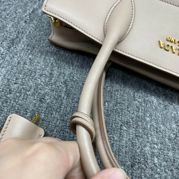 100% Authentic PRADA Esplanade Leather Satchel - Picture 9 of 15